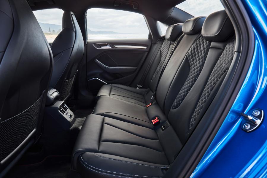 Интерьер Audi S3 Sedan (8V) 2016 года  (AU) (фото 15 из 36)